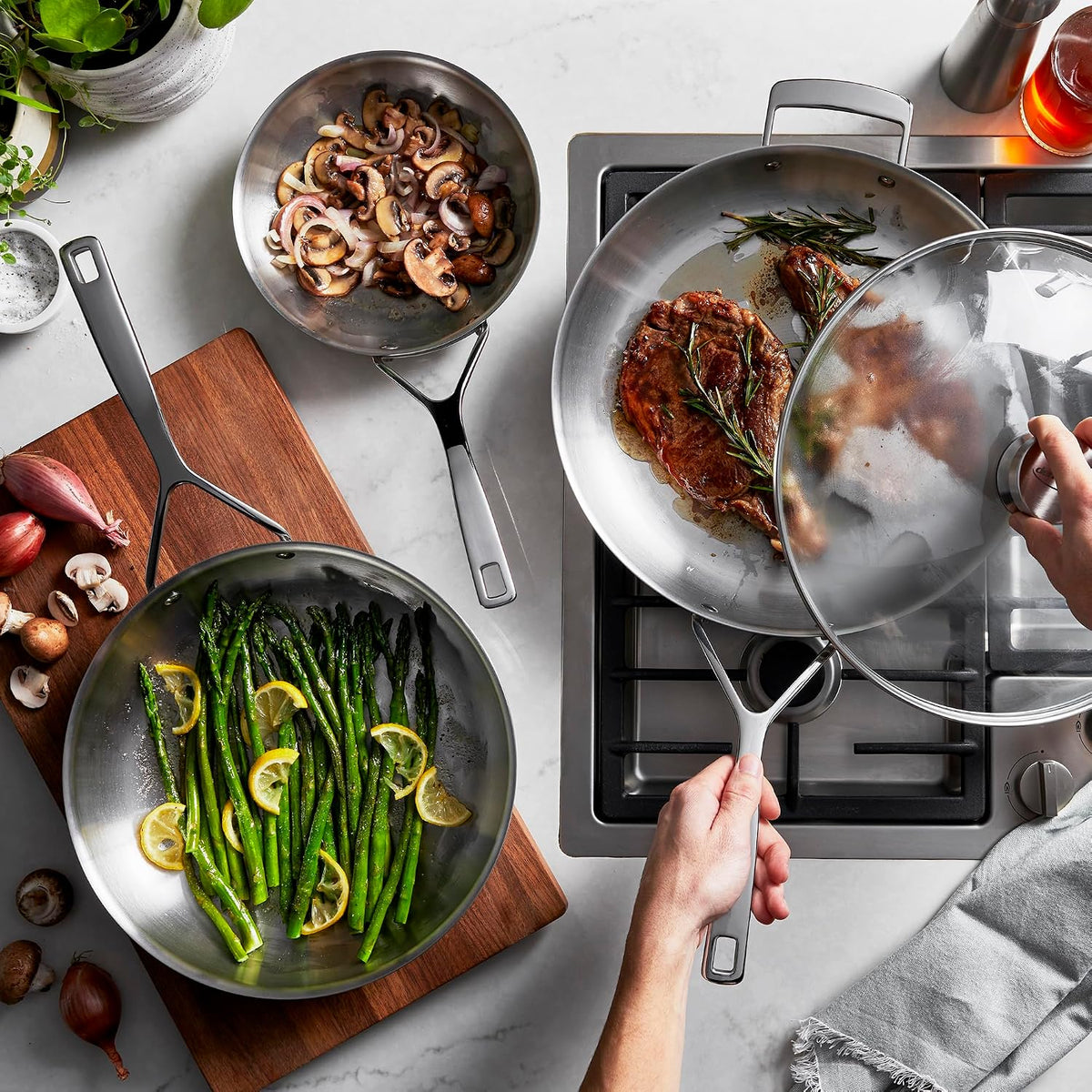 Demeyere Essential 5-ply, 18/10 Stainless Steel, Stay Cool Handle, Oven Safe, Compatible with all Cooktops, Perfect Pour Edge, 11' Fry Pan