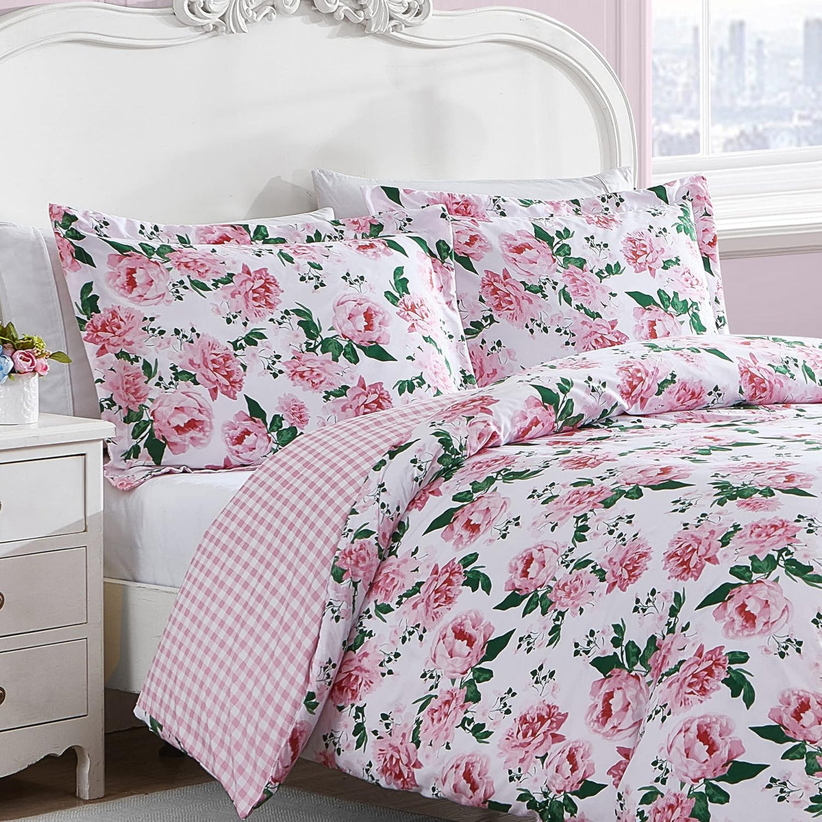 Betsey Johnson - Queen Duvet Cover Set, Reversible Bedding with Matching Shams, Chic Bedding Set (Blooming Roses Pink, Queen)