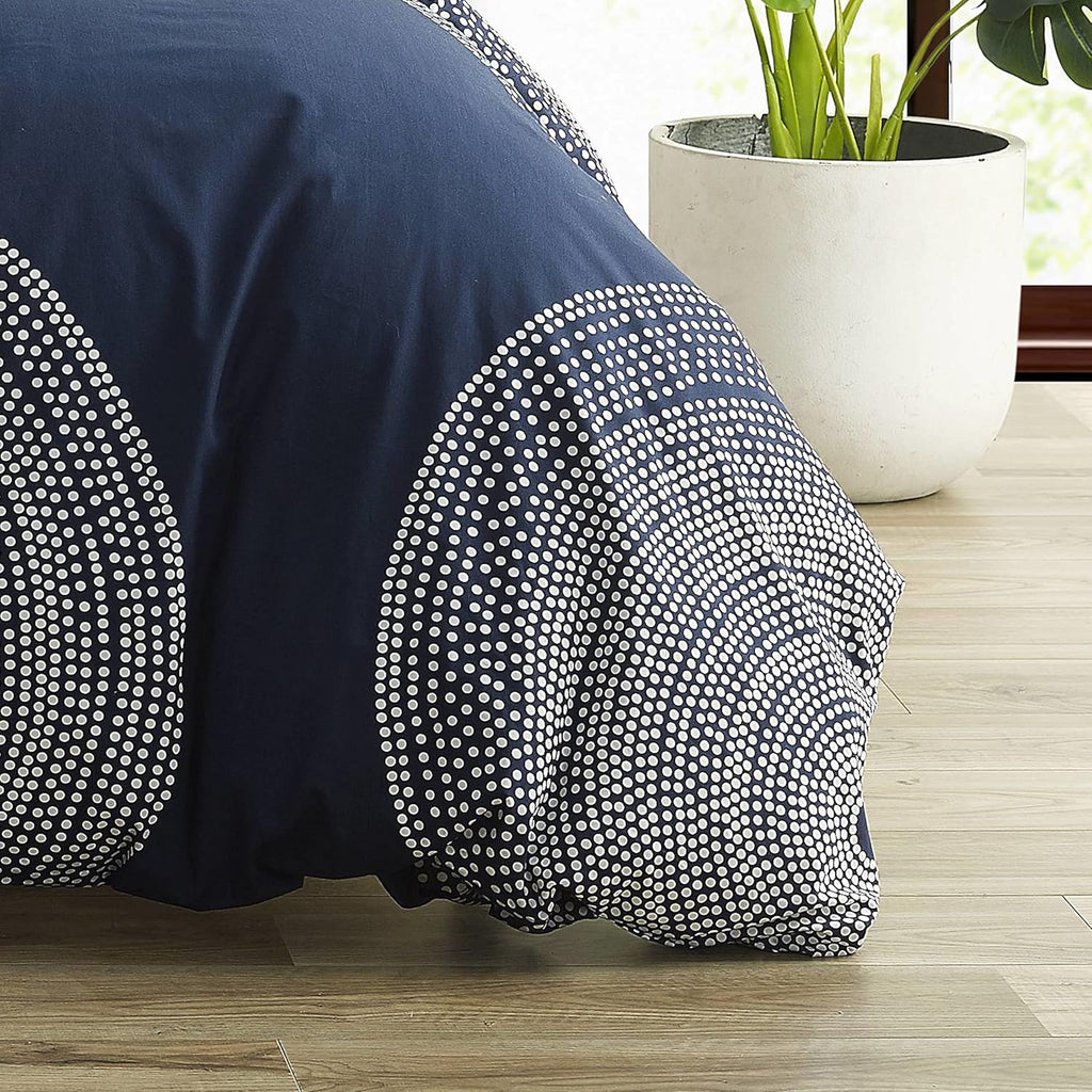 Marimekko - Comforter Set, Smooth Cotton Percale Bedding with Matching Shams, Medium Weight Home Decor (Fokus Navy, Queen)