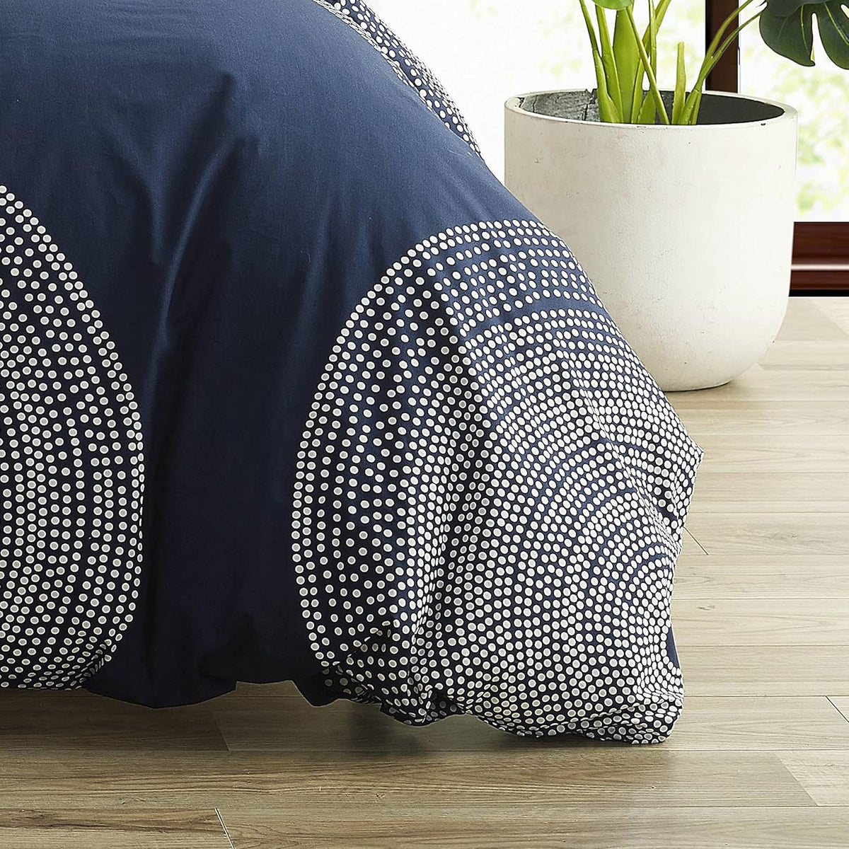 Marimekko - Comforter Set, Smooth Cotton Percale Bedding with Matching Shams, Medium Weight Home Decor (Fokus Navy, Queen)
