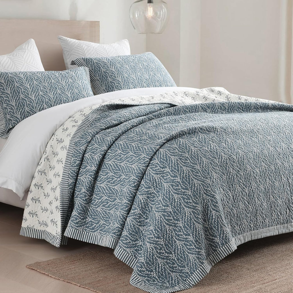 Finlonte Cotton Quilt King Size - 100% Cotton King Comforter Set, Botanical Chic Quilt Bedding Set, Lightweight Reversible Soft Quilted Bedspread for King Bed, Grayish-Blue/White, All Season, 3 Pieces
