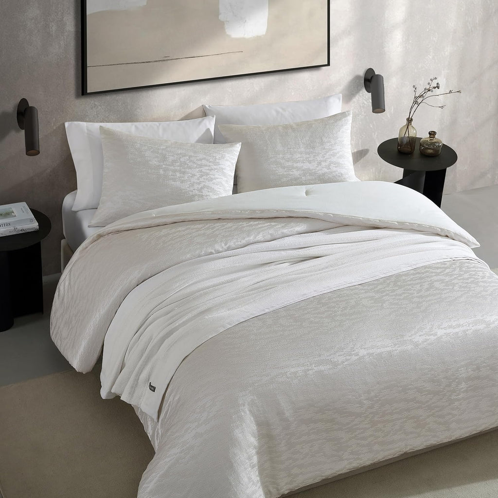 Vera Wang - Queen Comforter Set, Luxury Bedding Set with Matching Shams, Chic Room Essentials (Illusion Ivory, Queen)