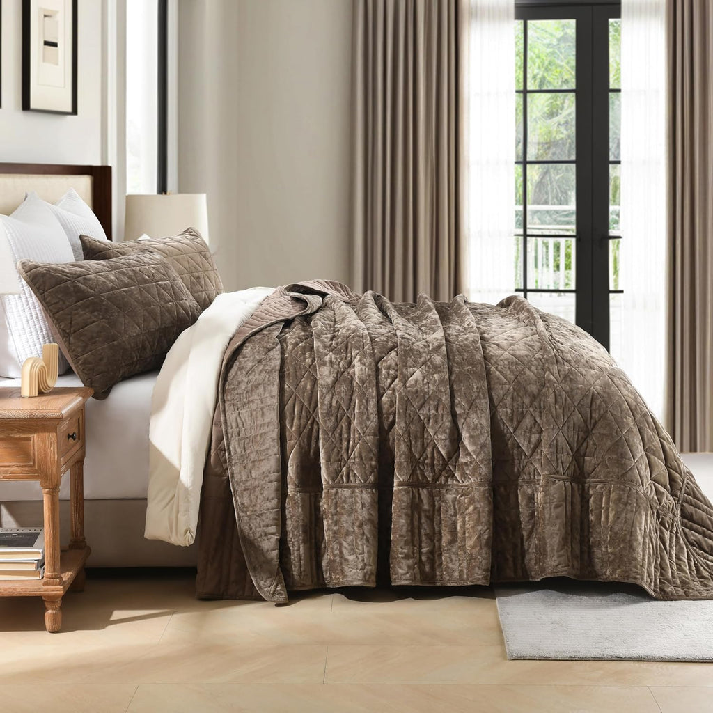 Homzard Velvet Oversized King Comforter Set, Mocha Brown Bedding Set (118'*118') with 2 Pillow Shams, Luxury Oversized King Size Quilt,Patchwork Bedspread Set,Coverlet 3 Piece