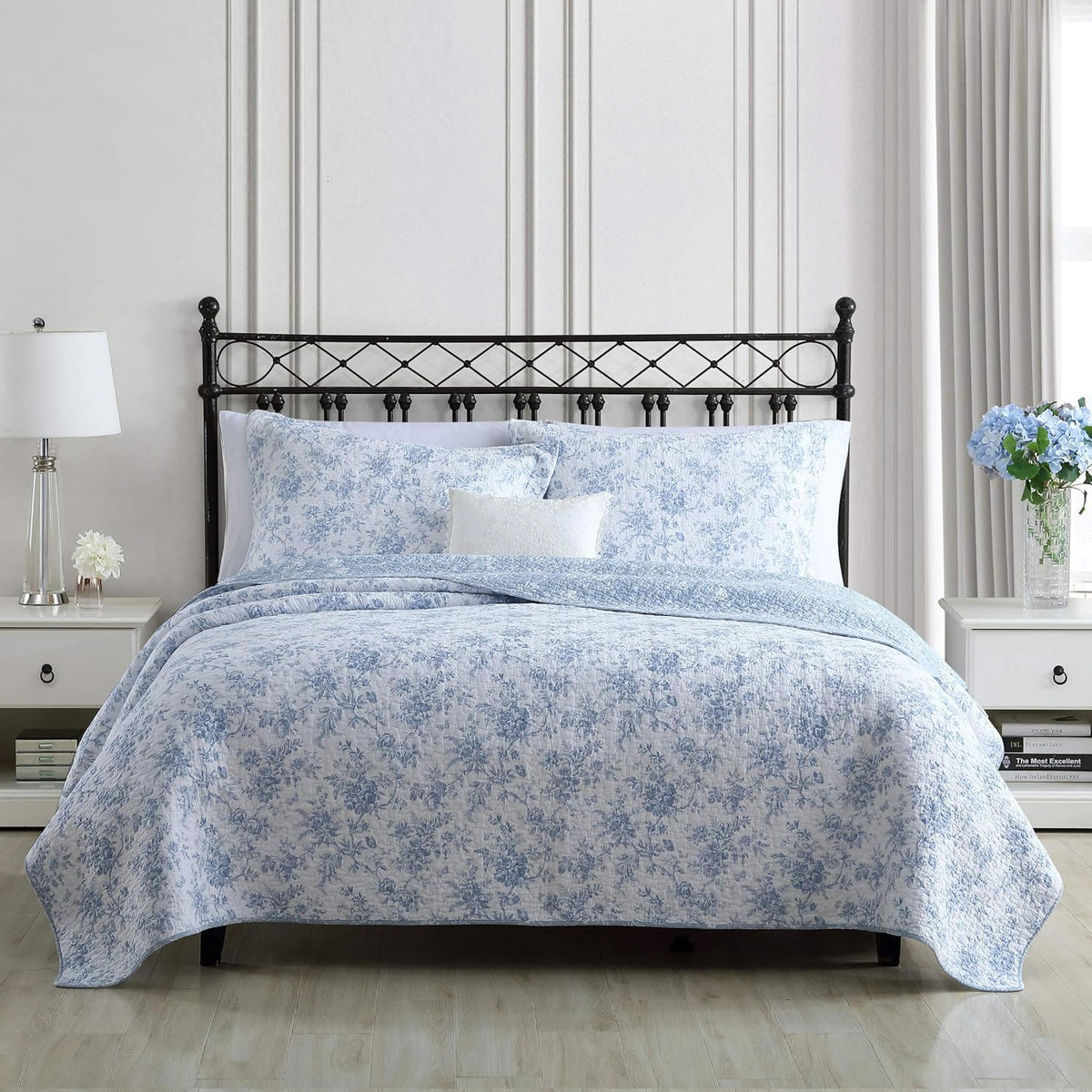 Laura Ashley - King Quilt Set, Soft & Reversible Cotton Floral Bedding with a Medium Weight Feel, 3 Piece Bed Set with Matching Pillowcases (Walled Garden Blue)