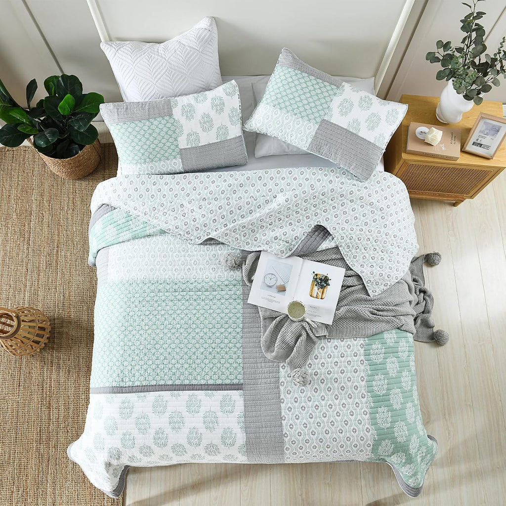 Finlonte Quilts Queen Size, 100% Cotton Queen Comforter Set, Green Grey Farmhouse Quilted Bedspread, Patchwork Lightweight Reversible Quilt Bedding Set for Queen Bed, 3-Pieces
