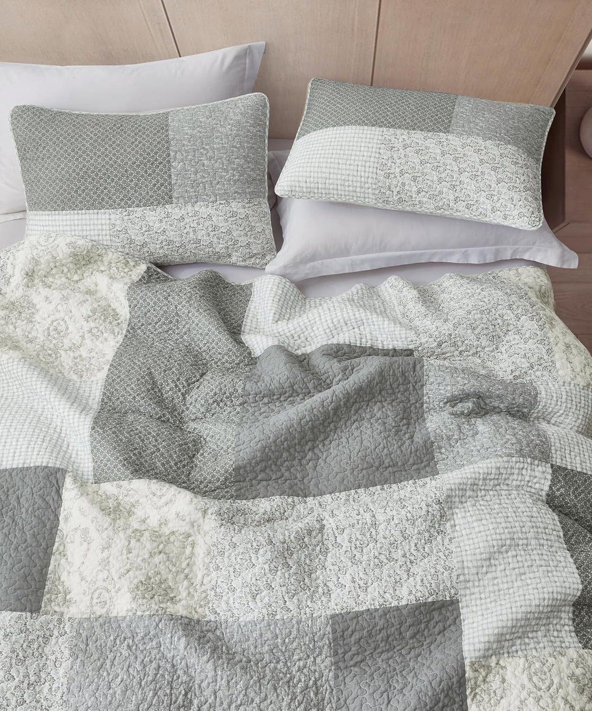 Chezmoi Collection Cooper 3-Piece Muted Gray White Ivory Floral Plaid Patchwork Quilt Set - Pre-Washed Cotton Quilted Lightweight Reversible Bedspread for All Seasons, Oversized King 120x96