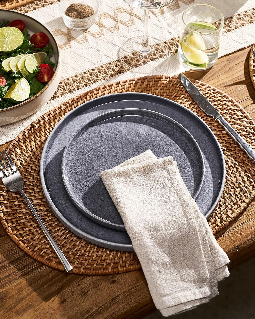 Famiware Annecy Plates and Bowls Sets, Service for 4 (16 Pieces), Dinnerware Sets with Pasta Bowls, Microwave and Dishwasher Safe Dishes Set, Chip and Scratch Resistant, Misty-Blue