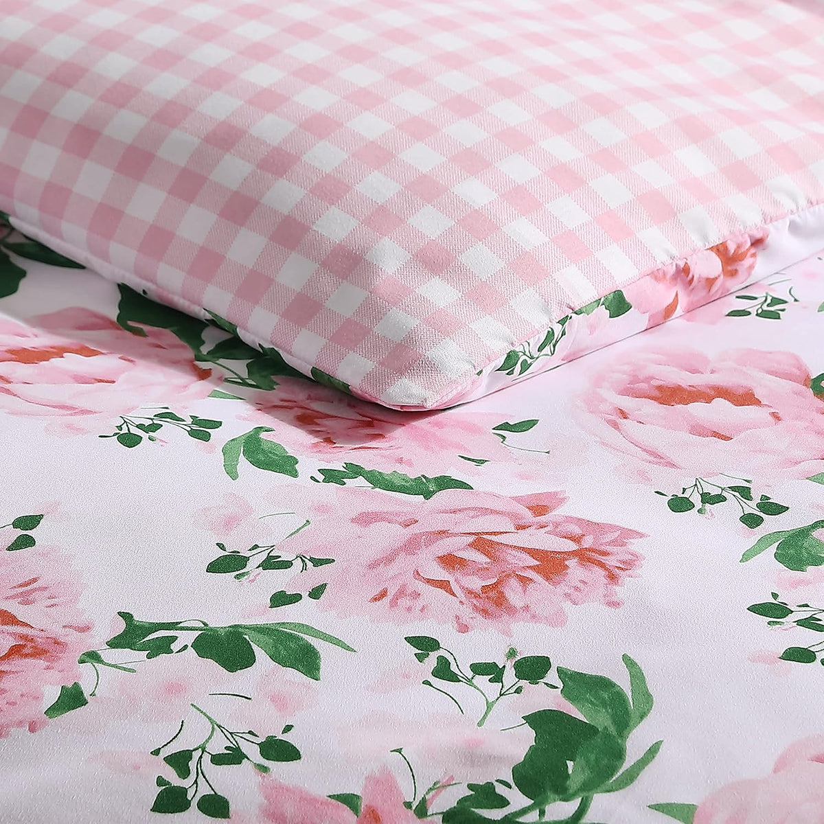 Betsey Johnson - Queen Duvet Cover Set, Reversible Bedding with Matching Shams, Chic Bedding Set (Blooming Roses Pink, Queen)