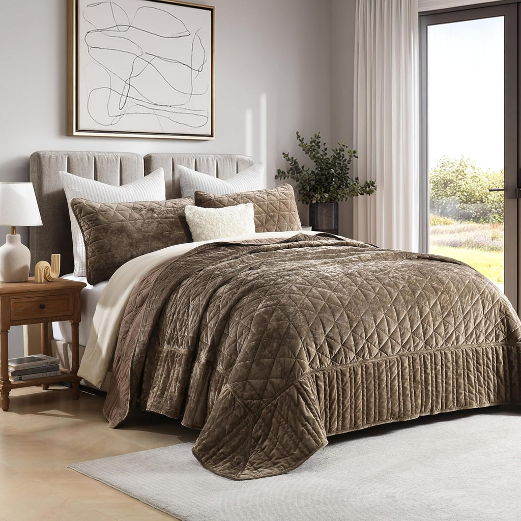 Homzard Velvet Oversized King Comforter Set, Mocha Brown Bedding Set (118'*118') with 2 Pillow Shams, Luxury Oversized King Size Quilt,Patchwork Bedspread Set,Coverlet 3 Piece