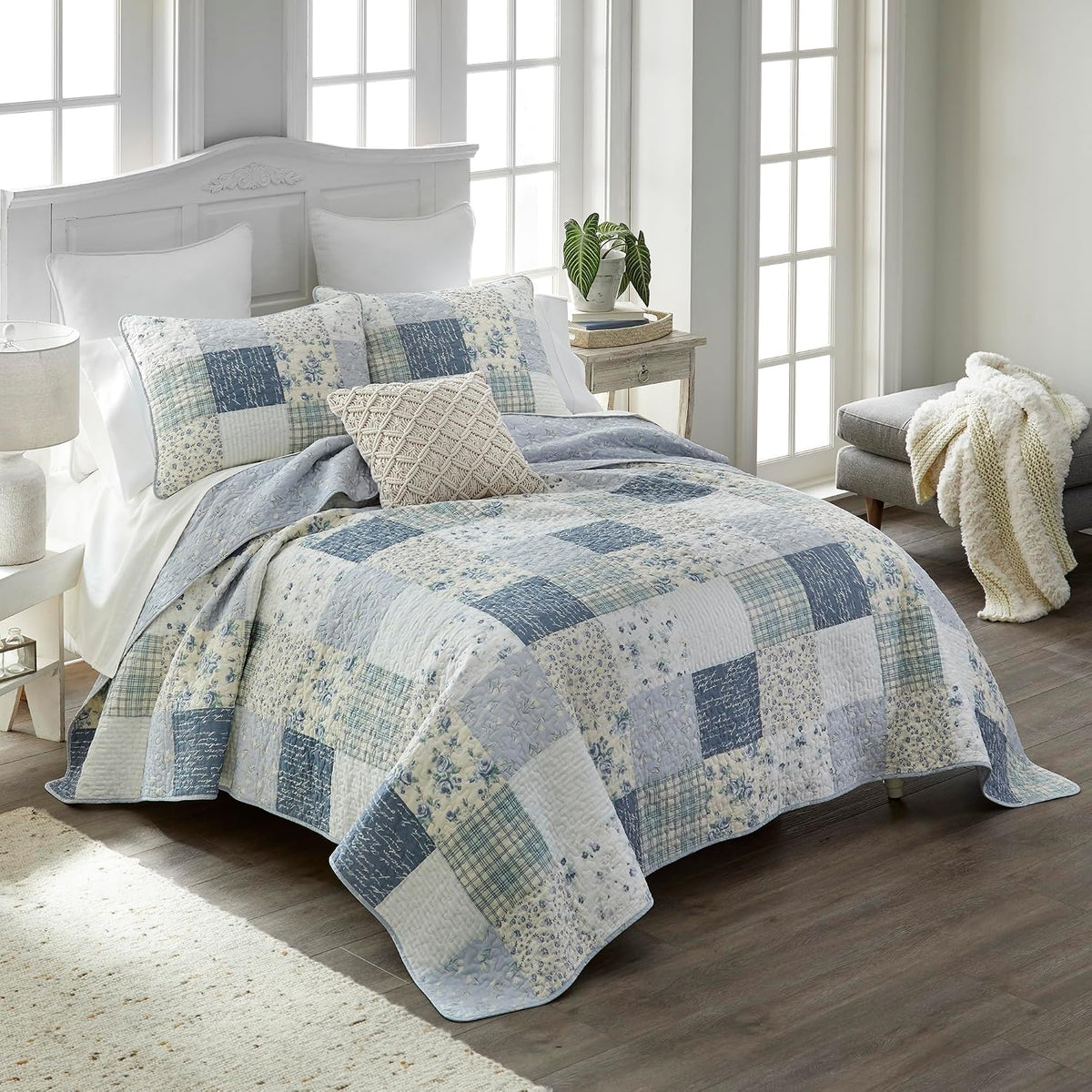 Donna Sharp Blue Pastures-Twin Quilt Set, Measures 68 x 90, Includes 1 Quilt and 1 Standard Sham, Machine Washable