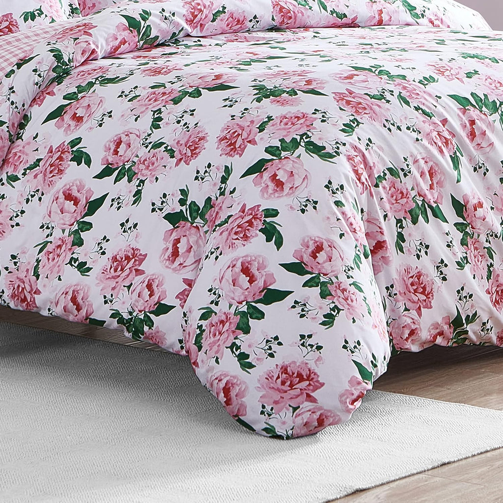 Betsey Johnson - Queen Duvet Cover Set, Reversible Bedding with Matching Shams, Chic Bedding Set (Blooming Roses Pink, Queen)