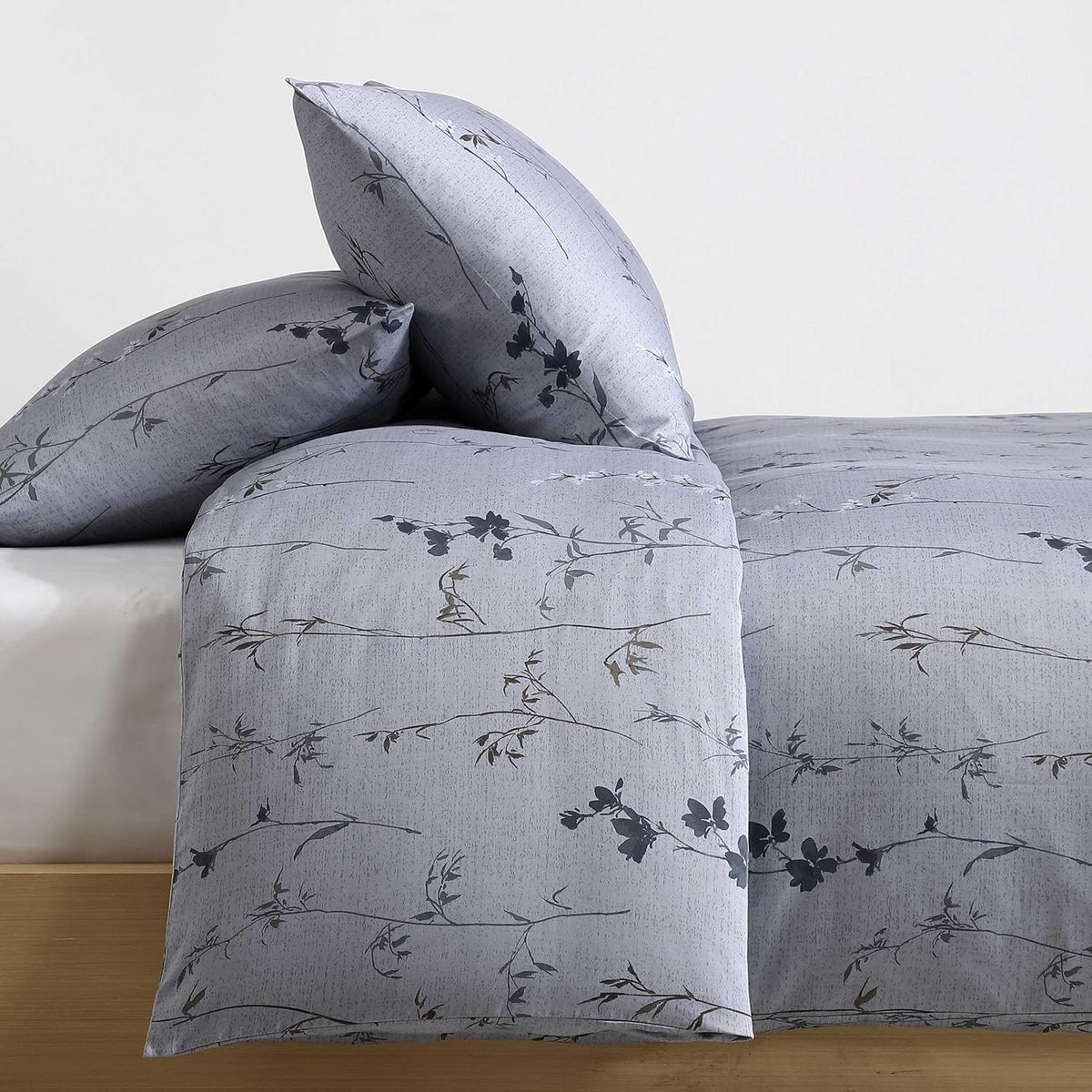 Calvin Klein - Comforter Set, Cotton Sateen Bedding with Matching Shams, Luxe Softness & Modern Elegance, Floral Design (Wildflower Dusk Grey, King)