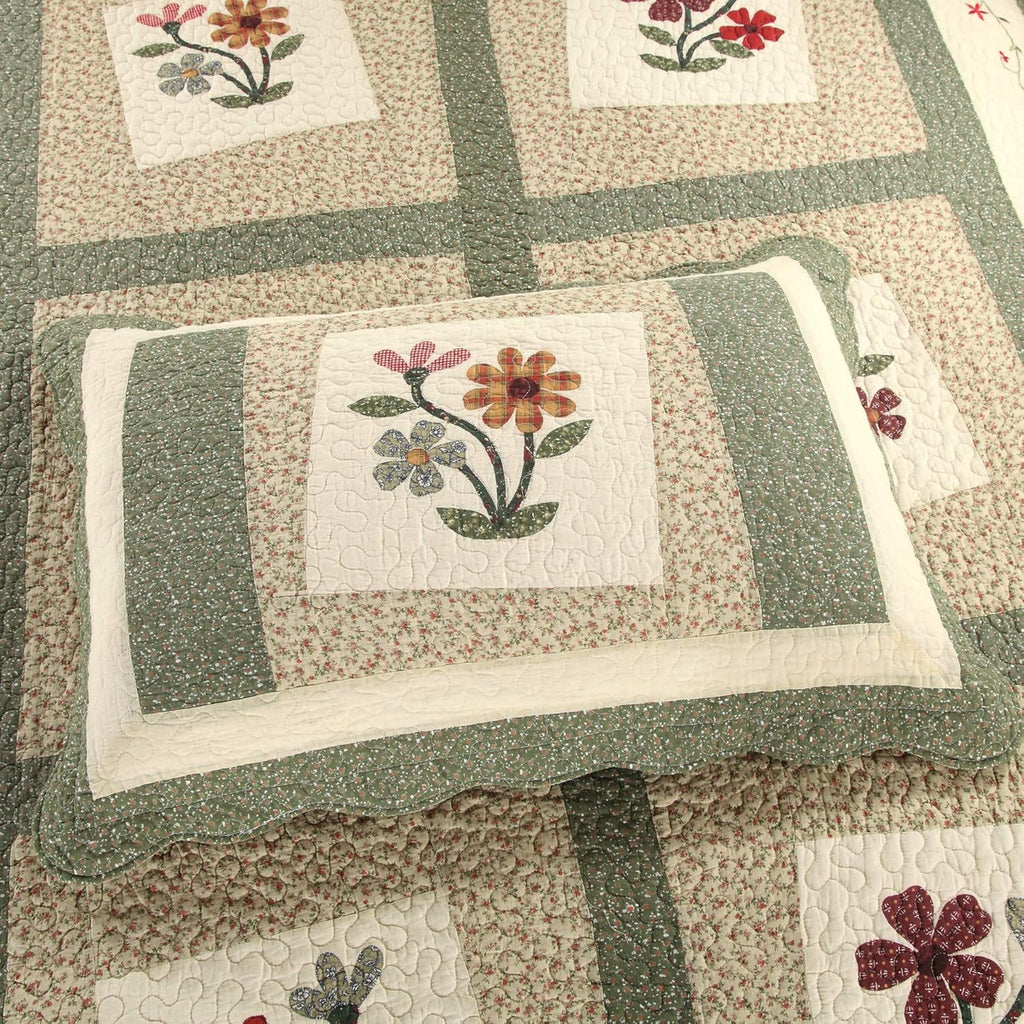 vctops Farmhouse Green 3 Piece Embroidered Floral Quilted Bedspread Quilt Set 100% Cotton Reversible Patchwork Coverlet Set 1 Quilt and 2 Pillow Shams (Green,King)