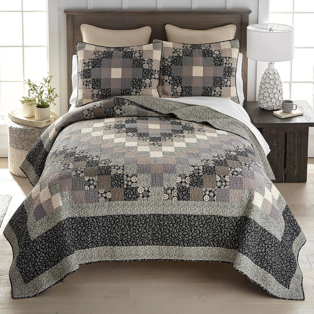 Donna Sharp Lexington Trip- Queen Quilt Set, Measures 90 x 90, Includes 1 Quilt and 2 Standard Shams, Machine Washable