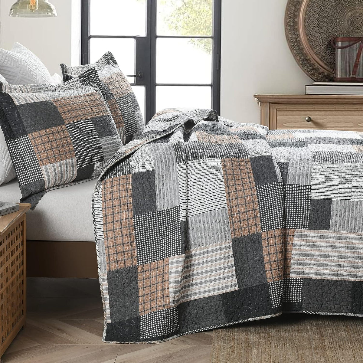 SahSahCasa Quilt King Size, King Quilt Set, 100% Cotton King Quilt Bedding Set Bedspread, Farmhouse Patchwork Quilt, Plaid Reversible Lightweight Rustic Comforter, Grey Black Brown White, 3 Pieces