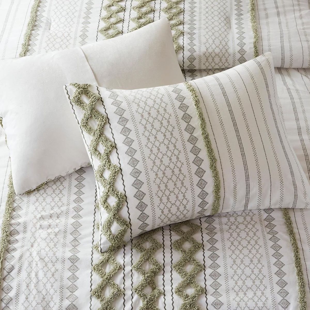Ink+Ivy Queen Comforter Set, Boho Comforters, Breathable Cotton Bed Set, All Season Modern Chenille Tufted Comforter with Farmhouse Bedding Flare, Gifts for Woman, Sage/Ivory 3 Piece