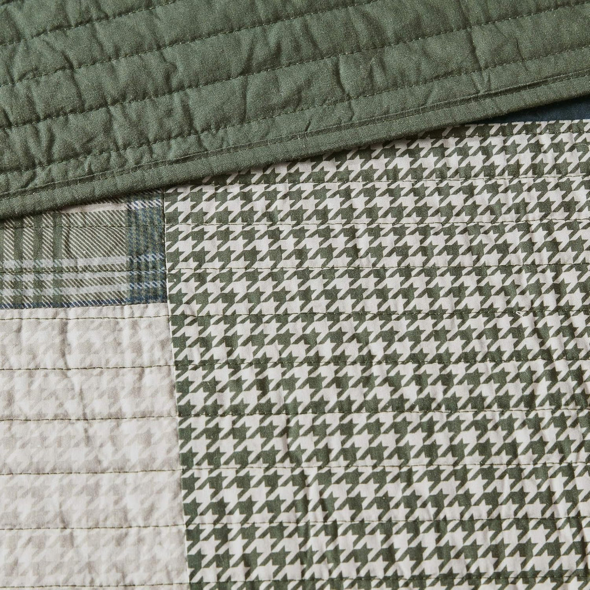 Woolrich Mill Creek Reversible Quilt Set - Cottage Styling Reversed to Solid Color, All Season Lightweight Coverlet, Cozy Bedding Layer, Matching Shams, Oversized King/Cal King, Plaid Green 3 Piece