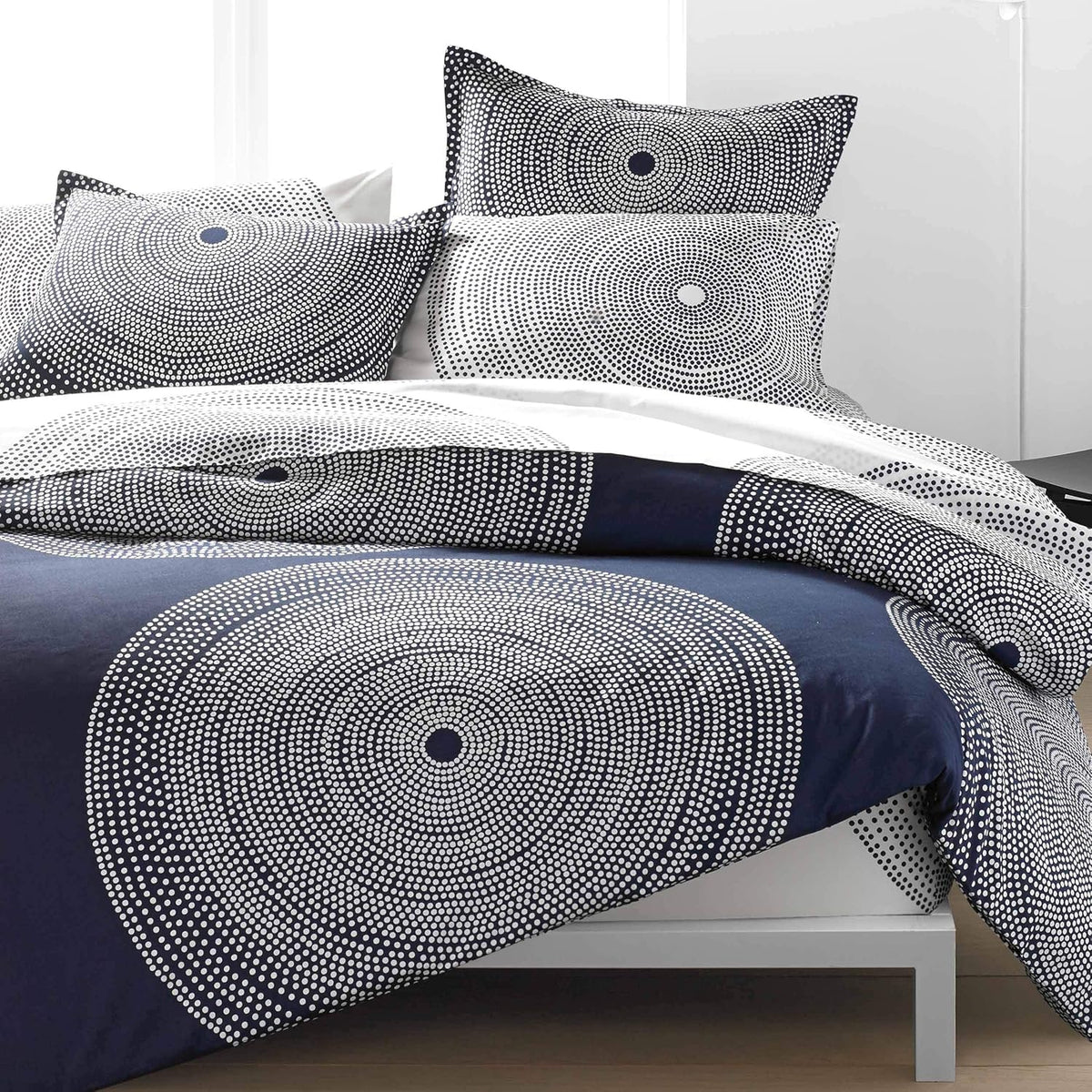 Marimekko - Comforter Set, Smooth Cotton Percale Bedding with Matching Shams, Medium Weight Home Decor (Fokus Navy, Queen)