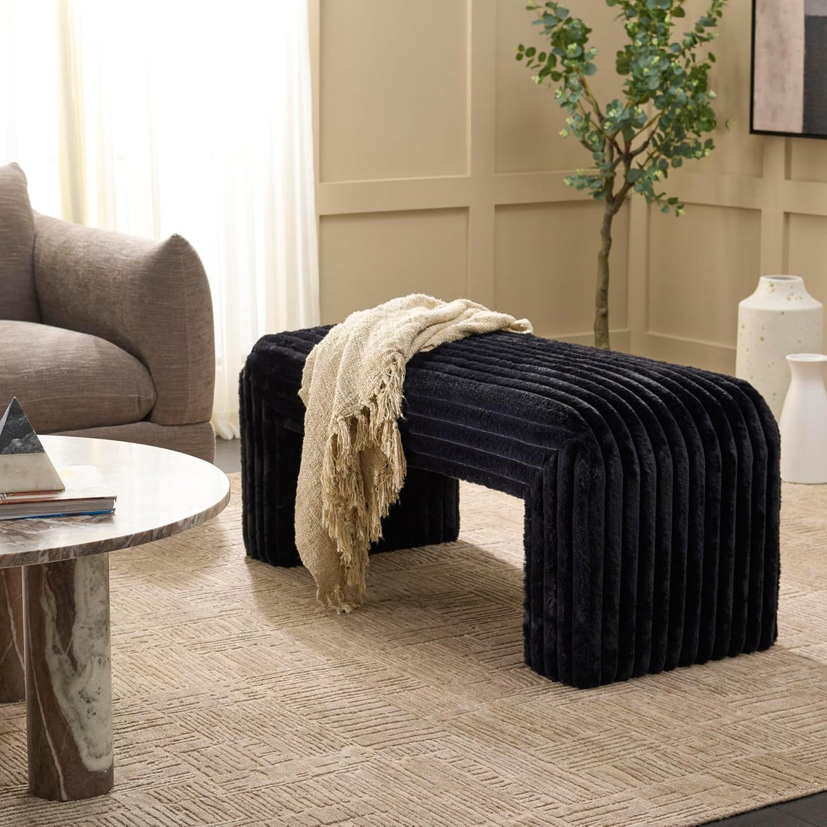 SAFAVIEH Home Collection - Arihana Curved Waterfall Bench, Black Upholstered Seating (BCH6405A)