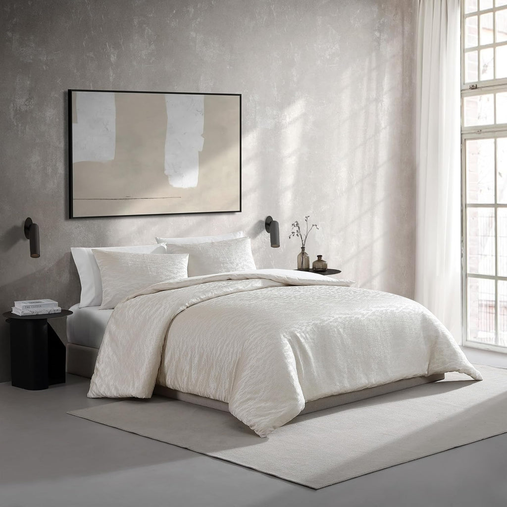 Vera Wang - Queen Comforter Set, Luxury Bedding Set with Matching Shams, Chic Room Essentials (Illusion Ivory, Queen)