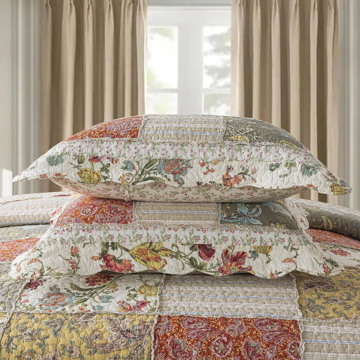 Etwel 100% Cotton Patchwork King Size Quilt Set - Lightweight Breathable Reversible Bedspread for Hot Sleepers, Farmhouse Floral Bedding Set with 2 Pillow Shams for All Season (106'x94', Beige Floral)