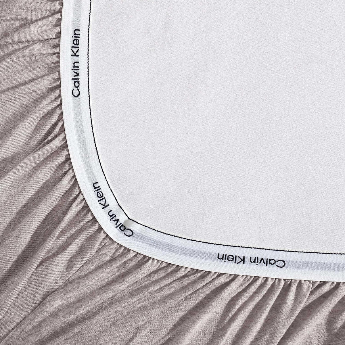 Calvin Klein - Queen Size Sheets Set, Naturally Soft Cotton-Blend Melange Jersey Bedding - Bed Sheets with Matching Pillowcases & Fitted Sheet (Modern Cotton Brown)