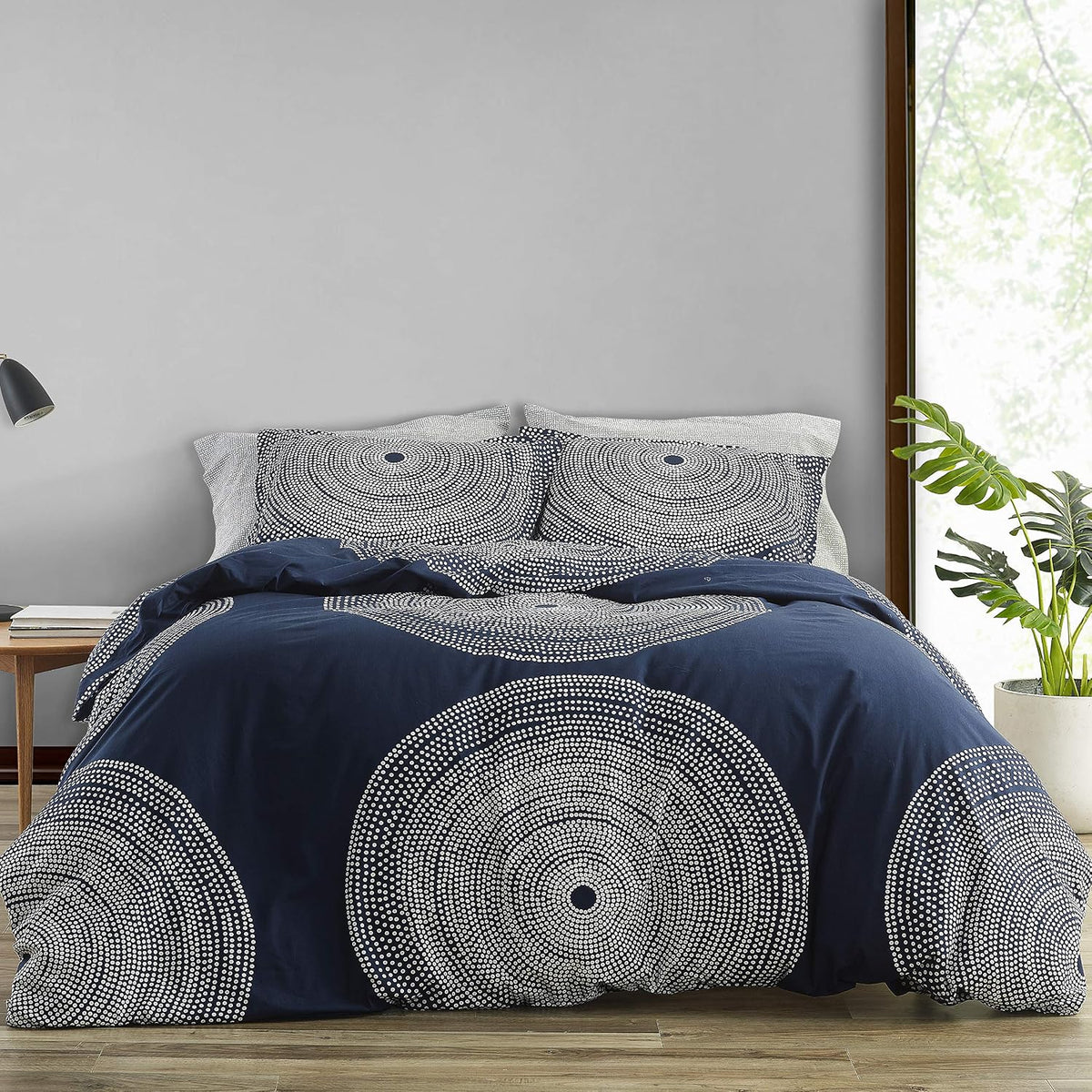Marimekko - Comforter Set, Smooth Cotton Percale Bedding with Matching Shams, Medium Weight Home Decor (Fokus Navy, Queen)