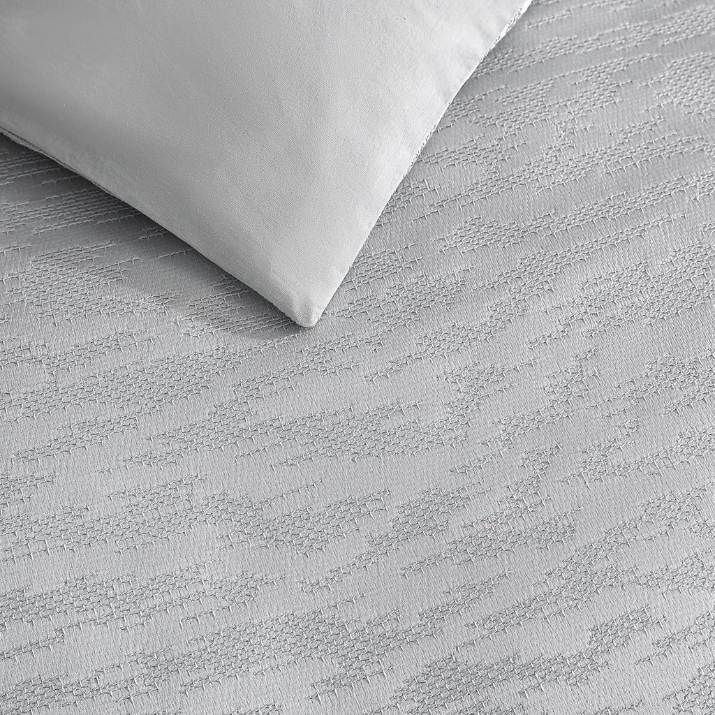Vera Wang - King Comforter Set, Luxury Bedding Set with Matching Shams, Chic Room Essentials (Illusion Grey, King)