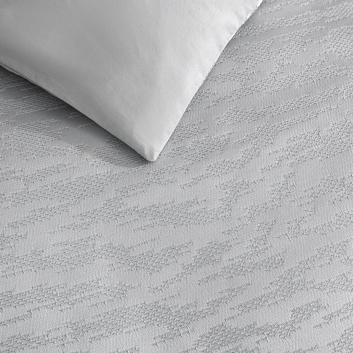 Vera Wang - King Comforter Set, Luxury Bedding Set with Matching Shams, Chic Room Essentials (Illusion Grey, King)
