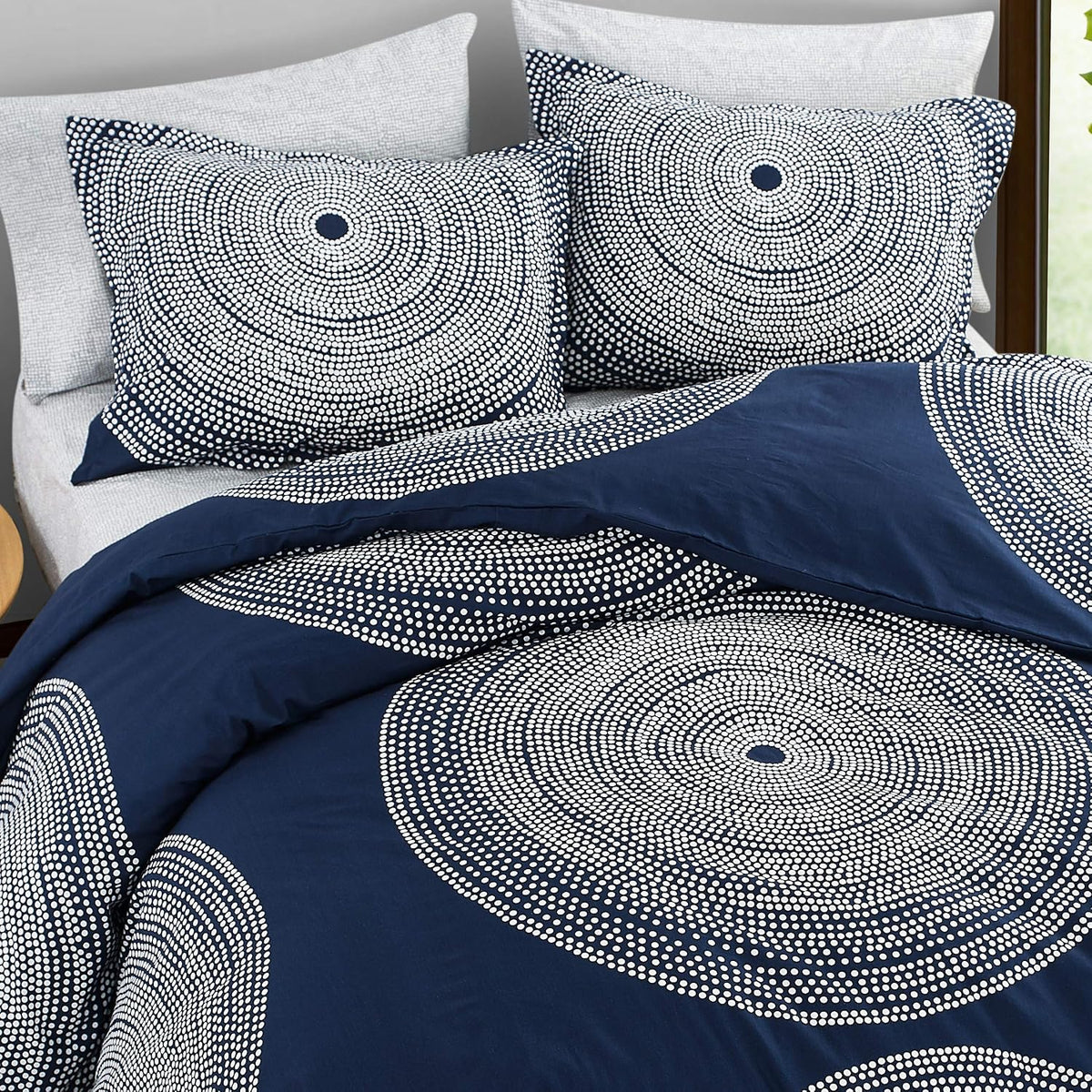 Marimekko - Comforter Set, Smooth Cotton Percale Bedding with Matching Shams, Medium Weight Home Decor (Fokus Navy, Queen)
