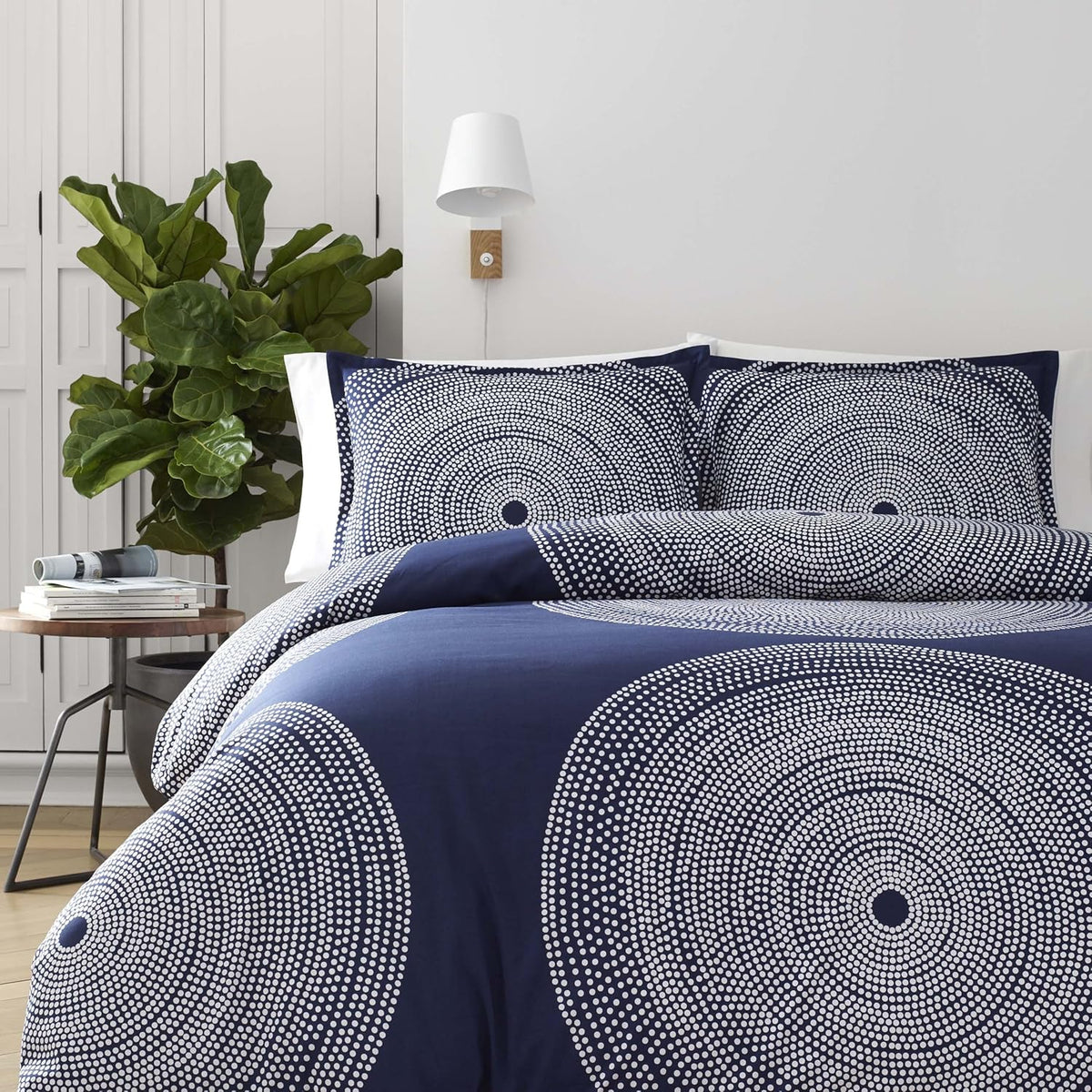 Marimekko - Comforter Set, Smooth Cotton Percale Bedding with Matching Shams, Medium Weight Home Decor (Fokus Navy, Queen)