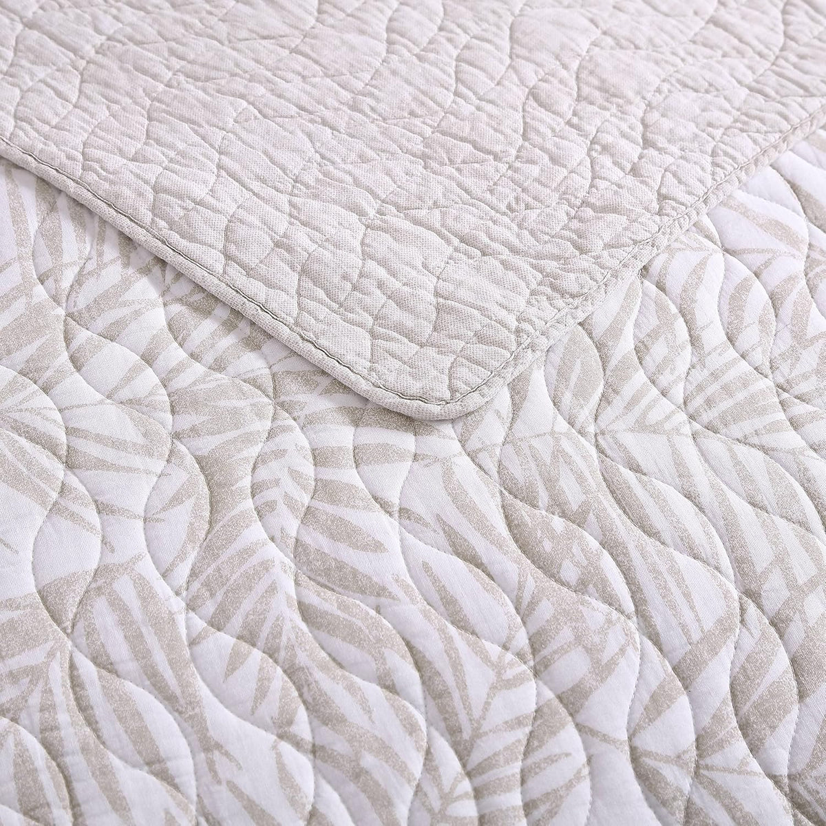 Tommy Bahama - Queen Quilt Set, Reversible Cotton Bedding with Matching Shams, Soft All Season Bedspread, Coastal Bedding Set (Palmday Beige, Queen)